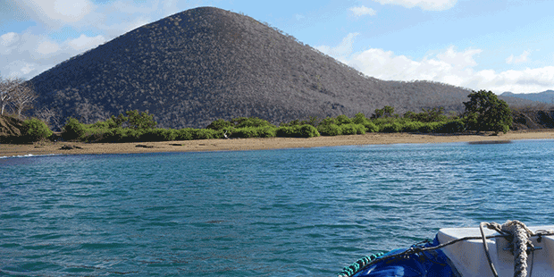 Landstigning med mindre båt från kryssning på Galapagosöarna